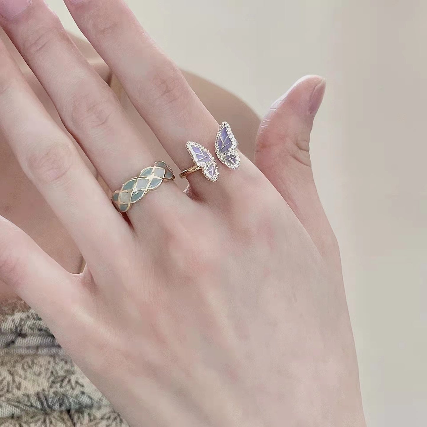Butterfly unique finger ring pearl bow Hepburn style ring