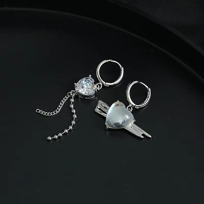 Love heart necklace female niche design senior sense of personality with a hundred splicing accessories ins sweet cool cold wind collarbone chain