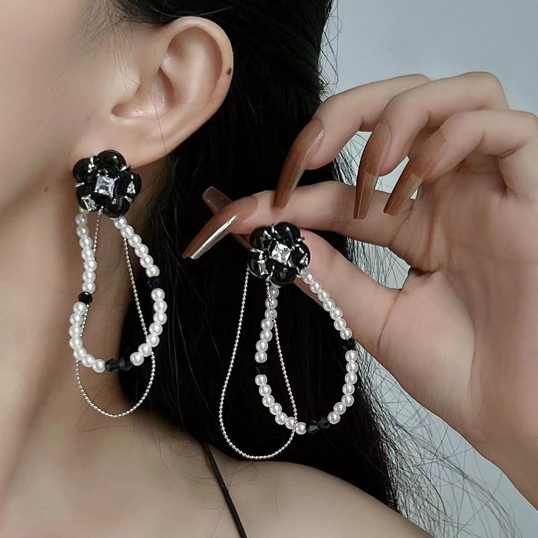 Black and white color floral necklace