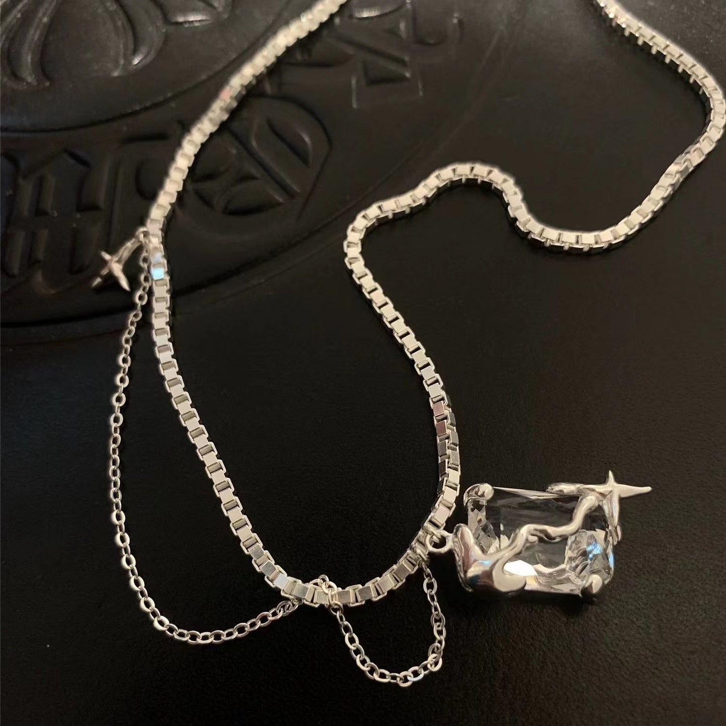 Irregular zirconia star star awning necklace female ins2022 new personality hundred with light luxury niche design sense tide