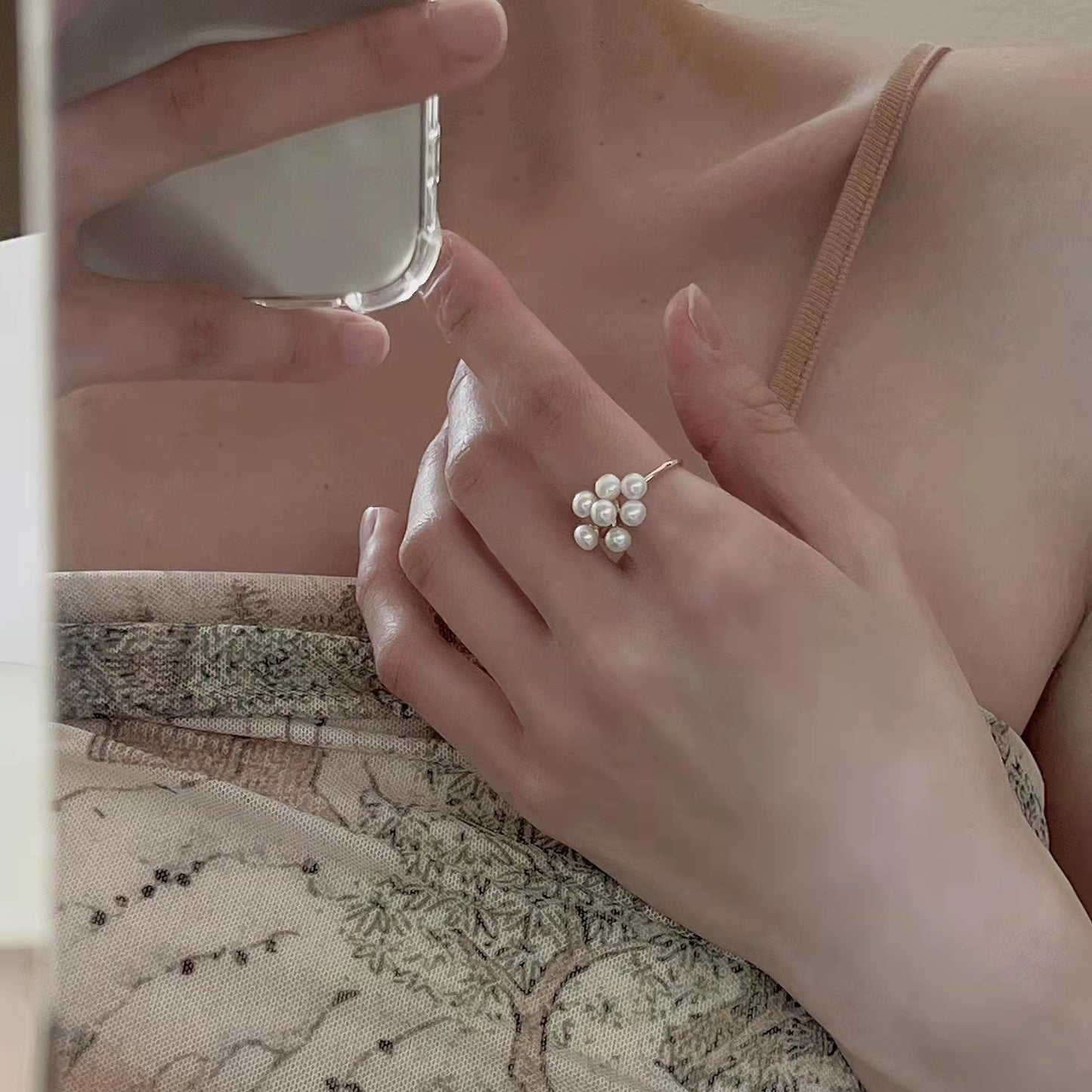 Butterfly unique finger ring pearl bow Hepburn style ring