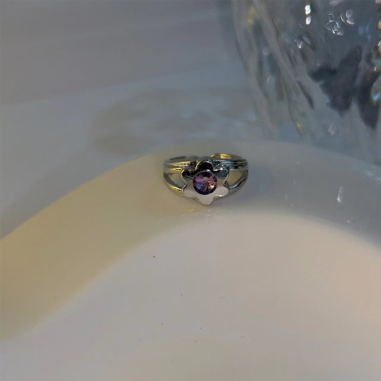 Purple irregular metal small flower diamond ring