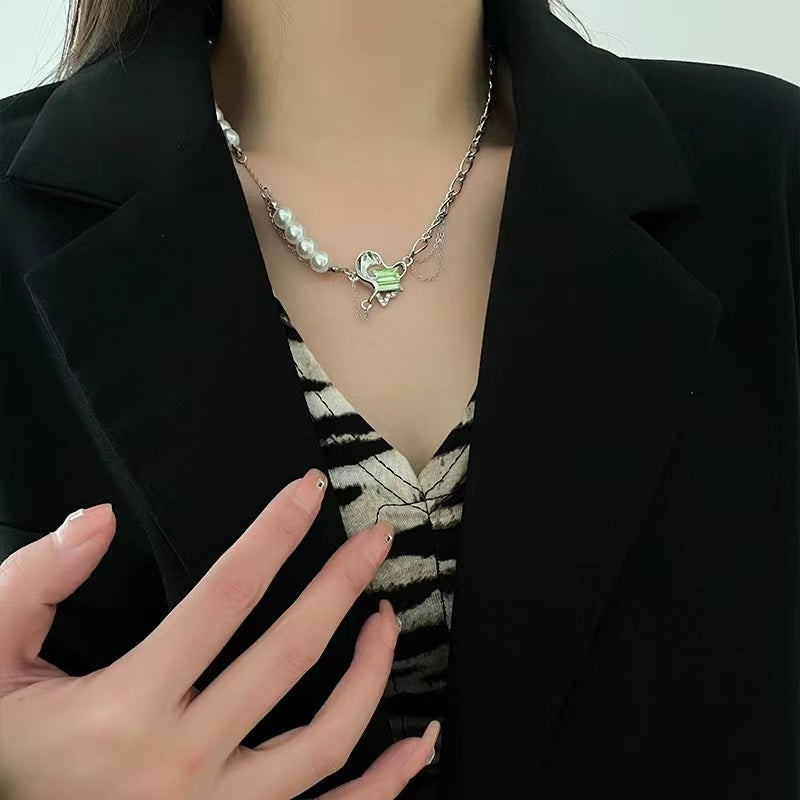 Niche green diamond love stitching pearl necklace female senior Korean design sense ins cold wind light luxury collarbone chain