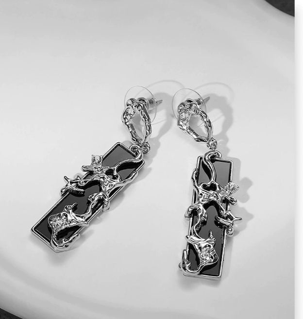 New Chinese black astral series necklace female niche design personality wind tide literary retro cold wind collarbone chain