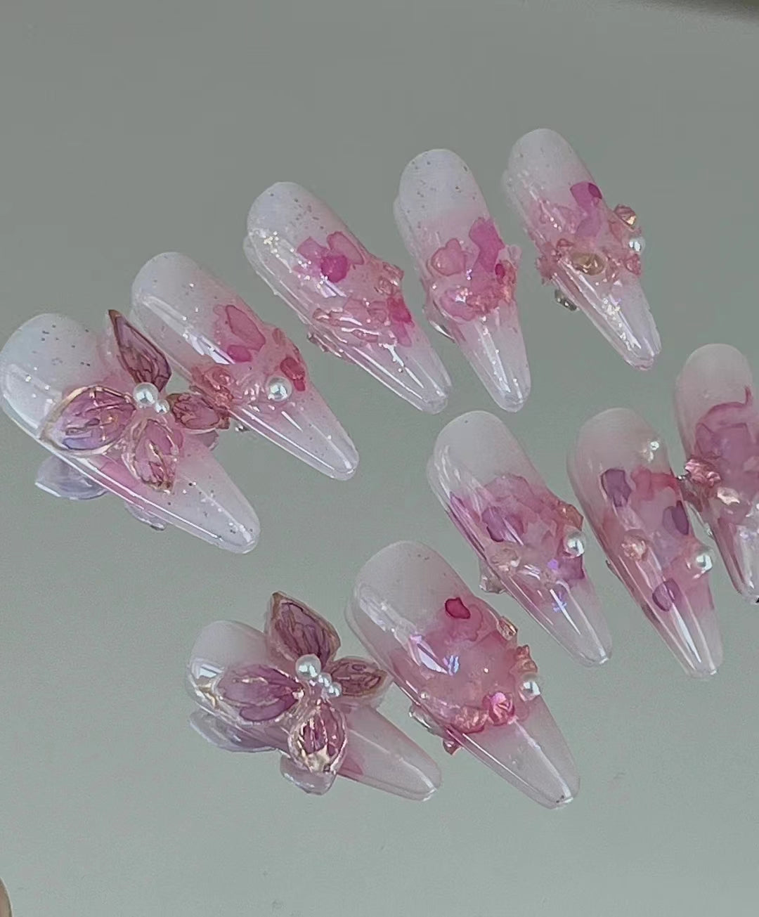 Hand customized nails