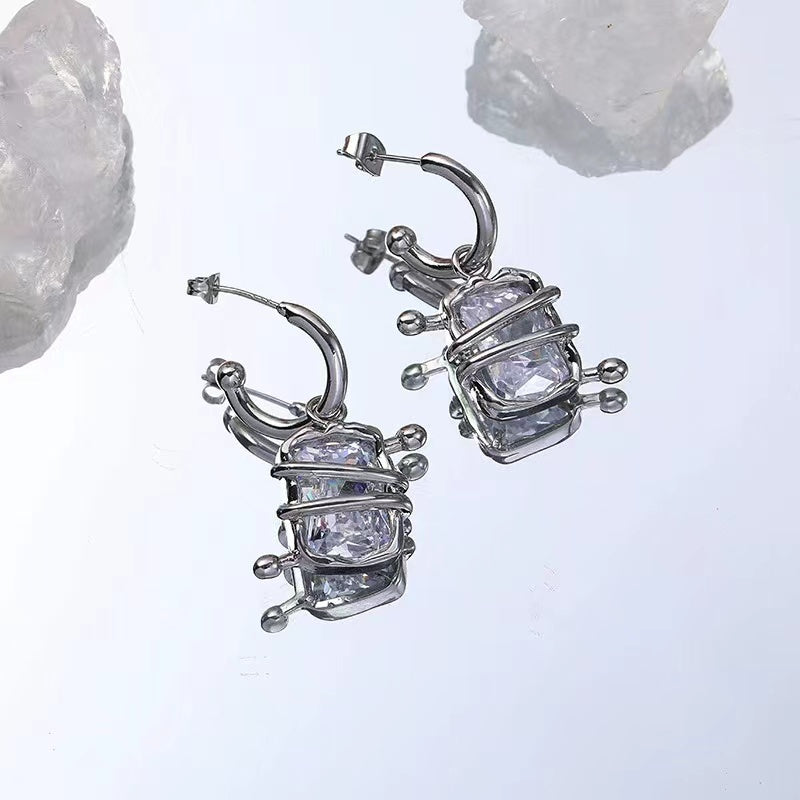 Zircon earrings female sweet cool spicy personality unique winding earrings senior sense ins cold wind hundred with earrings tide