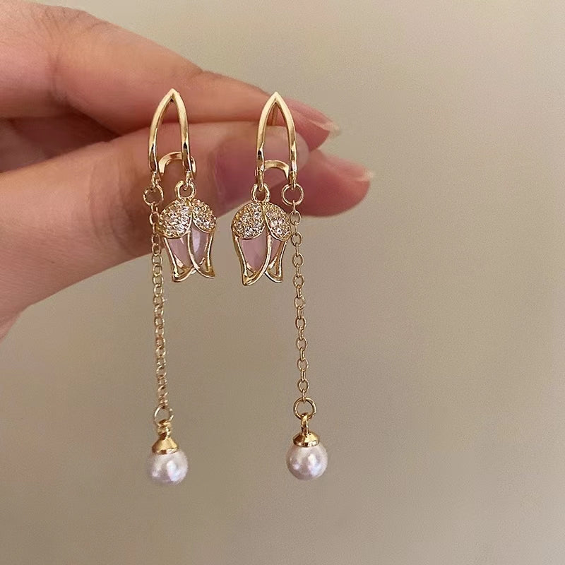 Misty flowers romantic cat's eye stone tulip pearl tassel earrings senior sense of light luxury Korean ladies earrings
