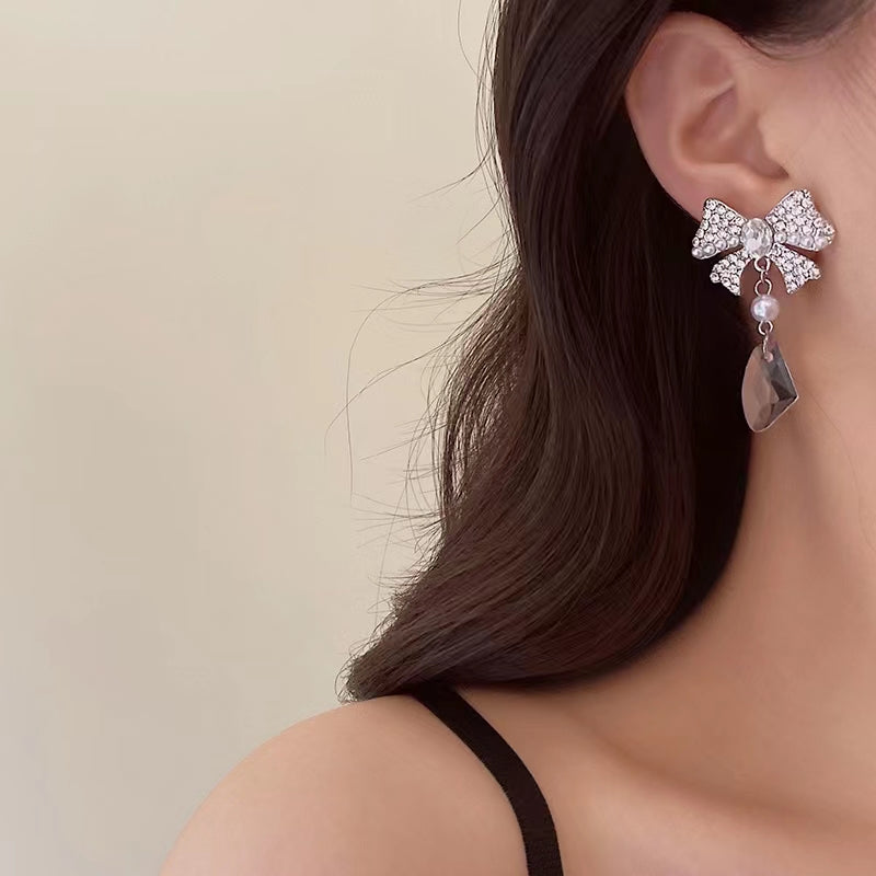 Pure desire girl light luxury senior sense zirconia bow earrings French delicate sweet niche pearl new tide