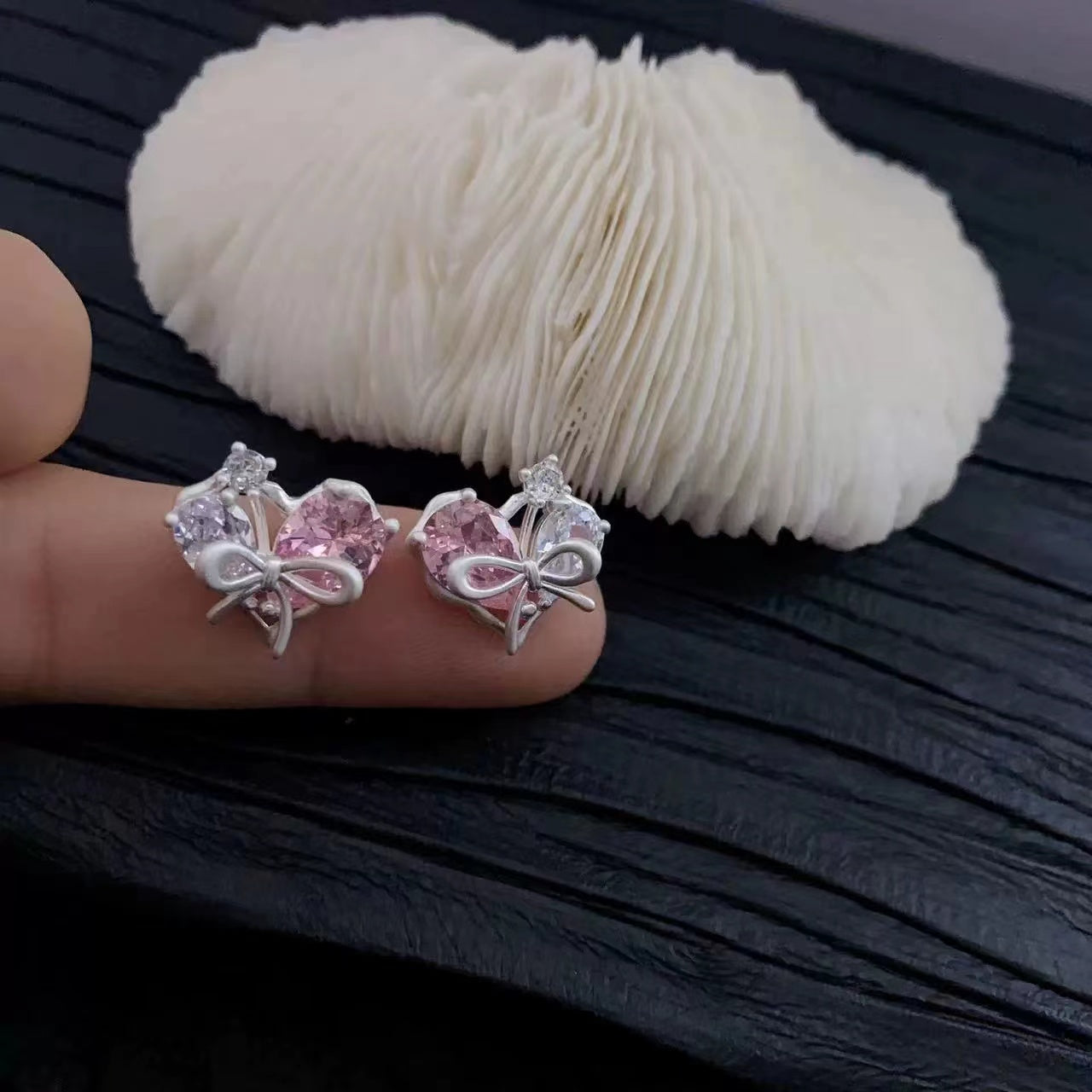 Love bow earrings female niche design senior sense of teenage girl earrings