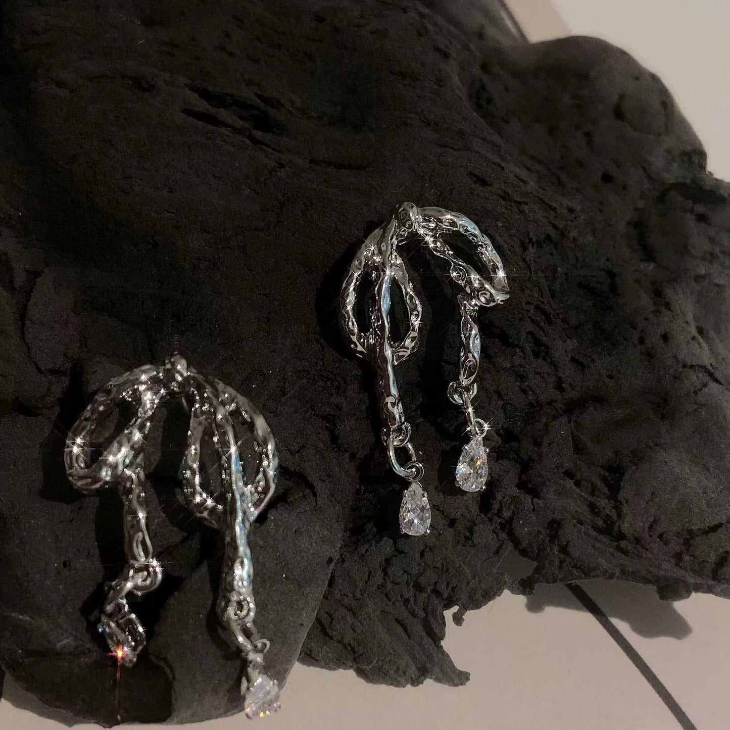 Metal bow drop texture Earrings