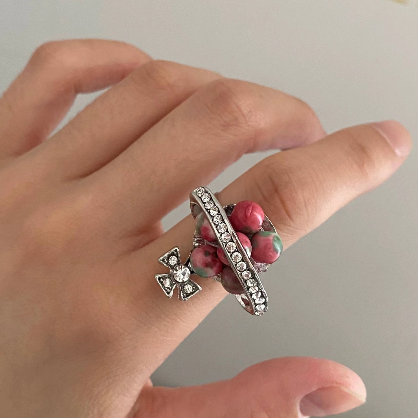Silver French court floral niche non-clashing pearl ring