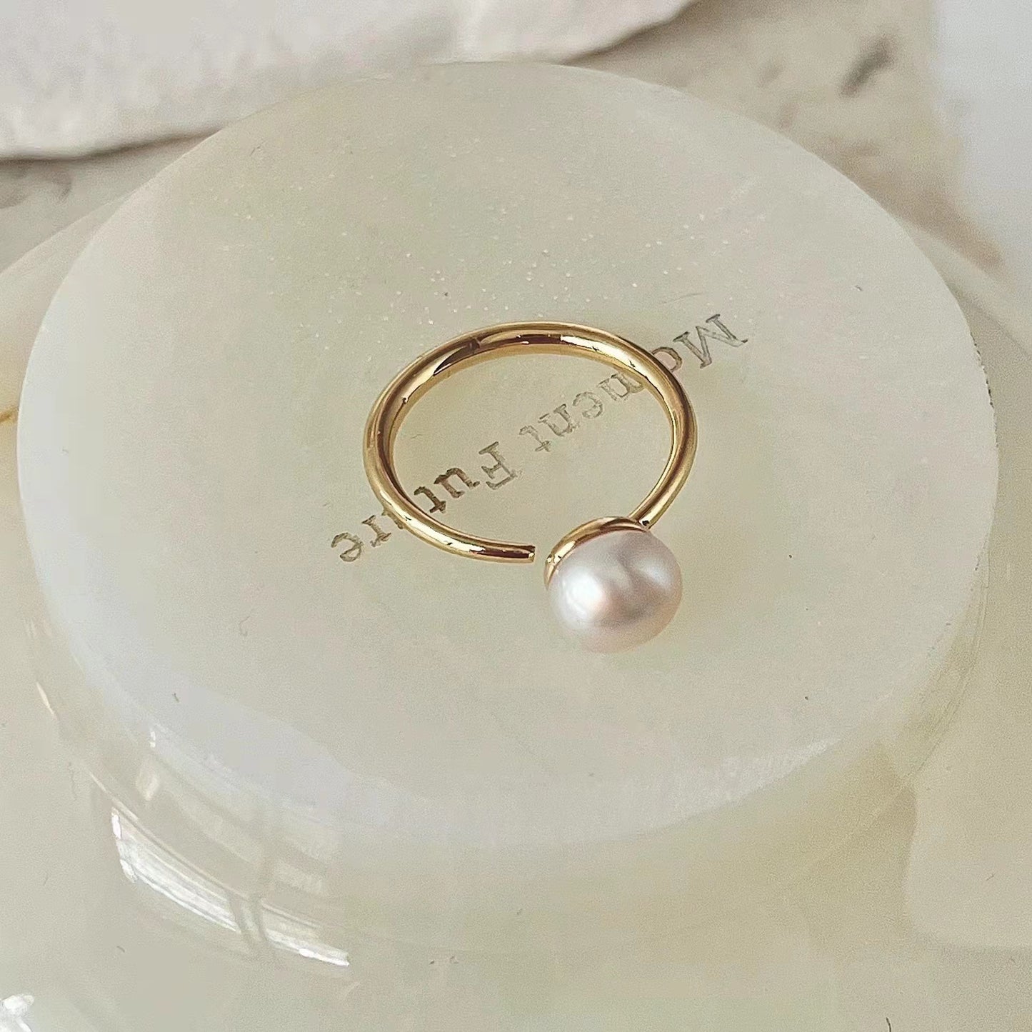 Butterfly unique finger ring pearl bow Hepburn style ring