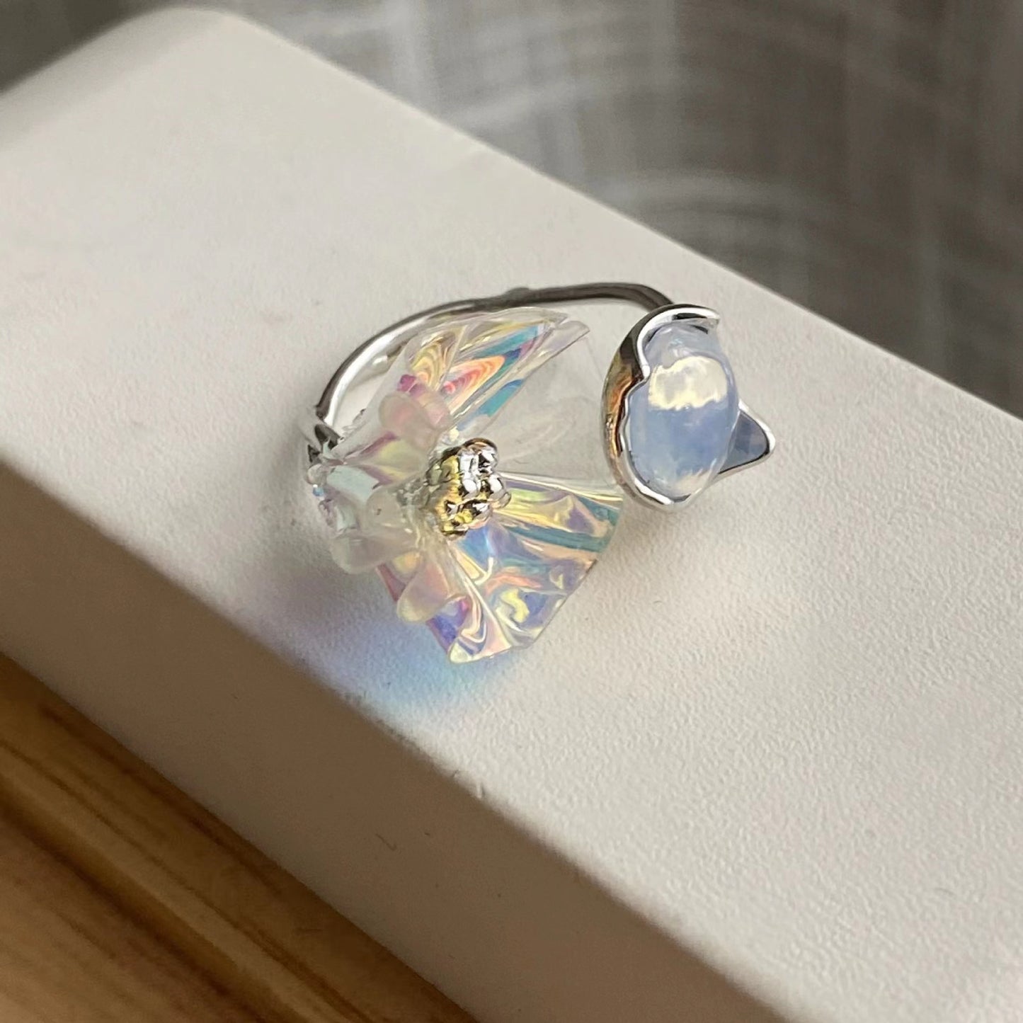 Silver French court floral niche non-clashing pearl ring
