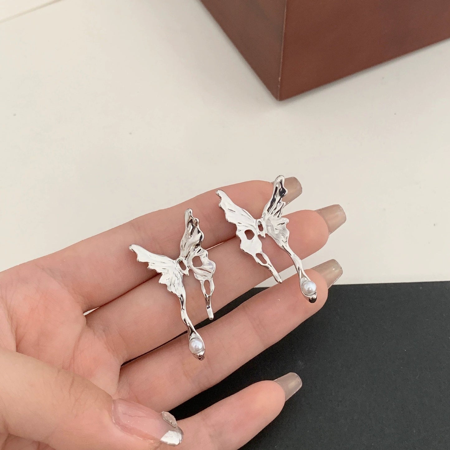 S925 silver pin sweet cool hot girl liquid butterfly senior sense earrings niche design sense cold sex style earrings