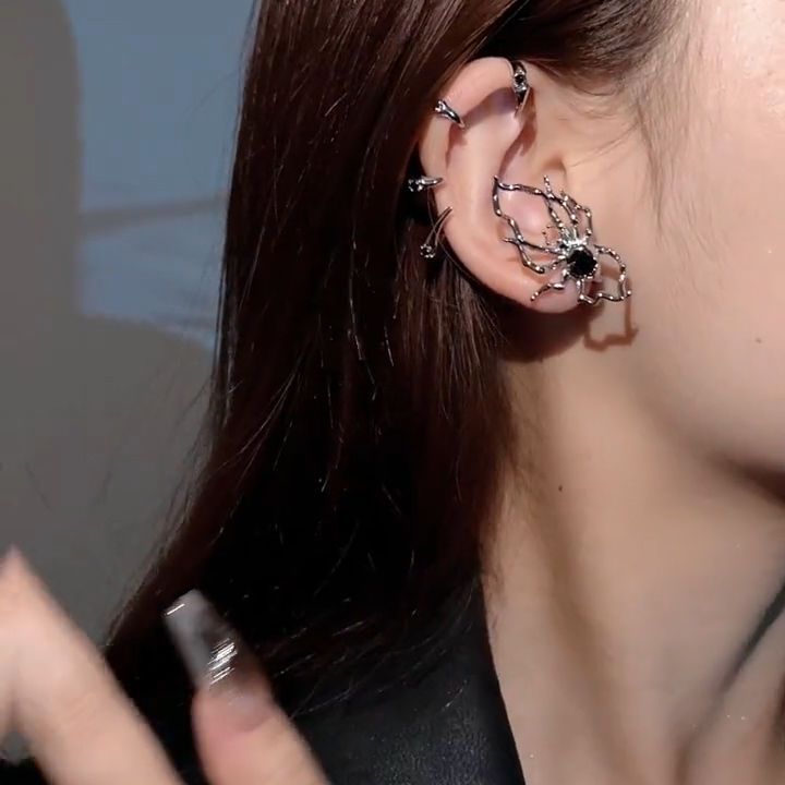 Sweet cool spider ear hangings without ear holes ear bone clips dark niche premium sense spicy girl cold wind punk earrings