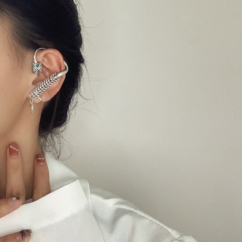 Small crowd design sense ear loop earrings women's European and American personality hip-hop earless earrings punk ear clip fashion