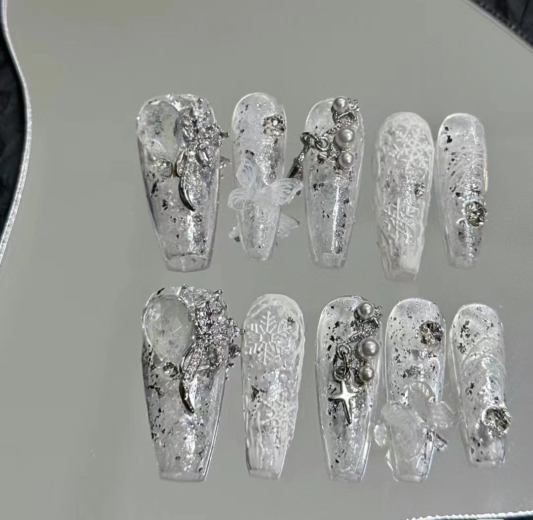 Wearing handmade nails, dancing snowflakes, gradual-gray velvet, flashing butterfly, broken diamond, advanced nail enhancement, long bride