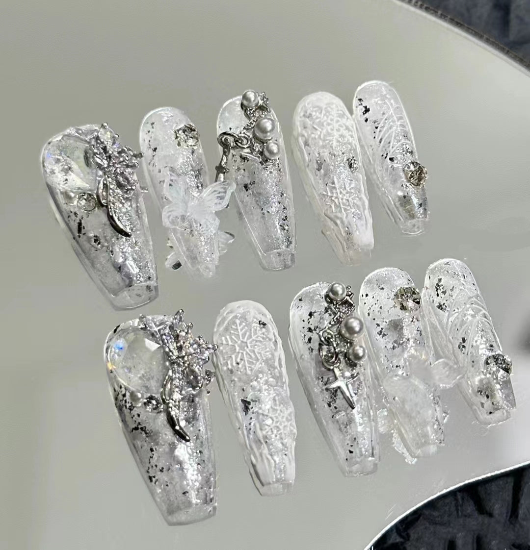 Wearing handmade nails, dancing snowflakes, gradual-gray velvet, flashing butterfly, broken diamond, advanced nail enhancement, long bride