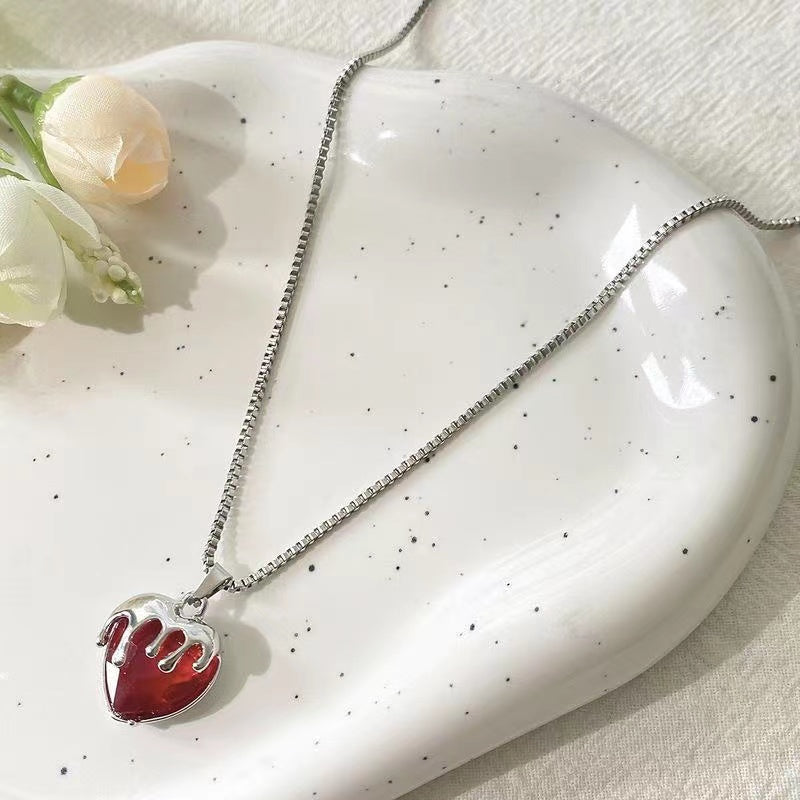 Strawberry love delicate necklace female tide cool spice senior design sense of light luxury niche clavicular chain