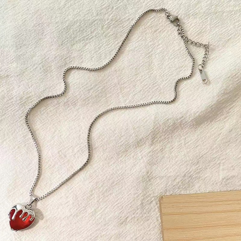 Strawberry love delicate necklace female tide cool spice senior design sense of light luxury niche clavicular chain