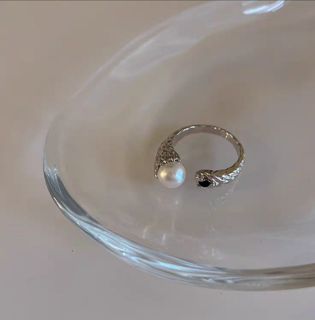 A niche design with irregular metal zircon pearl opening ring for women's retro personality, simple and versatile ring