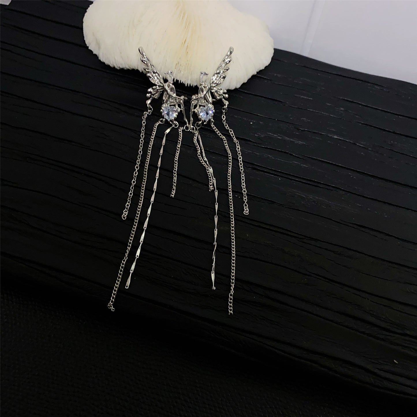 Angel Love Rhinestone Tassel Chain Ear Clip Feminine High quality Ear Clip Small number of design sense Earrings without ear holes