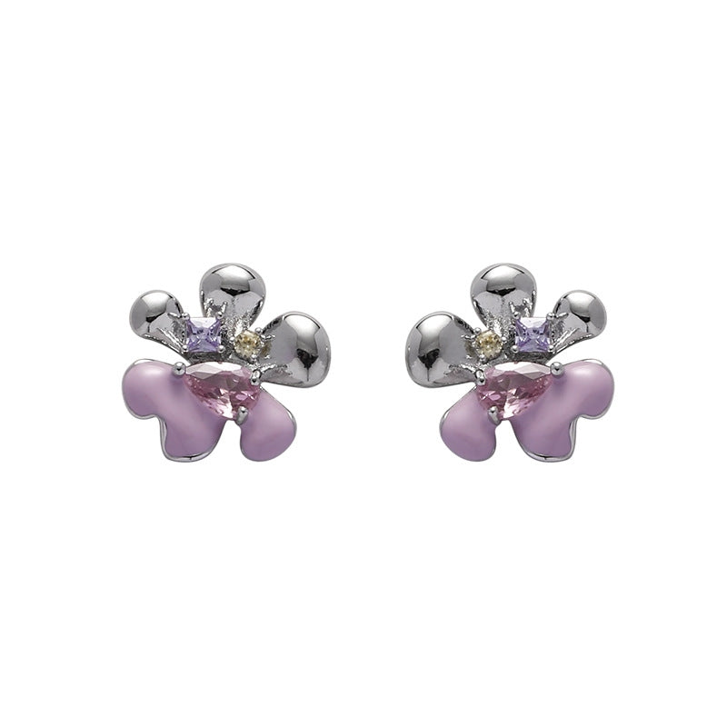 Original design, pink metal flower splicing earrings, give you a small red flower, versatile commuting, high sense earrings