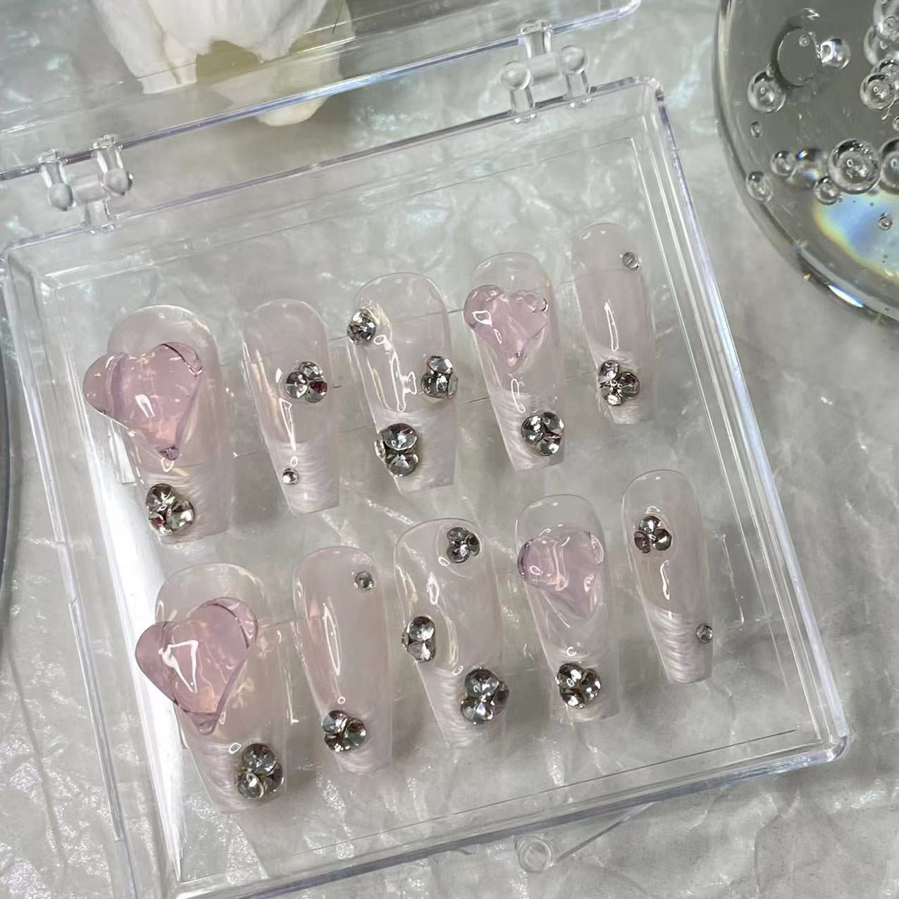 Hand wearing nail pile, drill pile, crooked heart, pure desire, pregnant women, students can use it, which can be disassembled, and it is convenient and quick