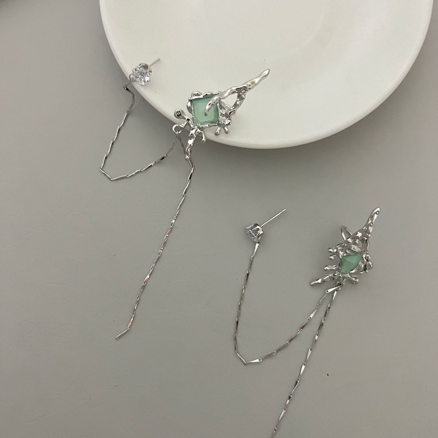 Green Wild Elf Ear Clip Ear Studs One piece No Ear Hole Female Sweet Cool Small crowd Design Wing Tassel Ear Bone Clip 2022