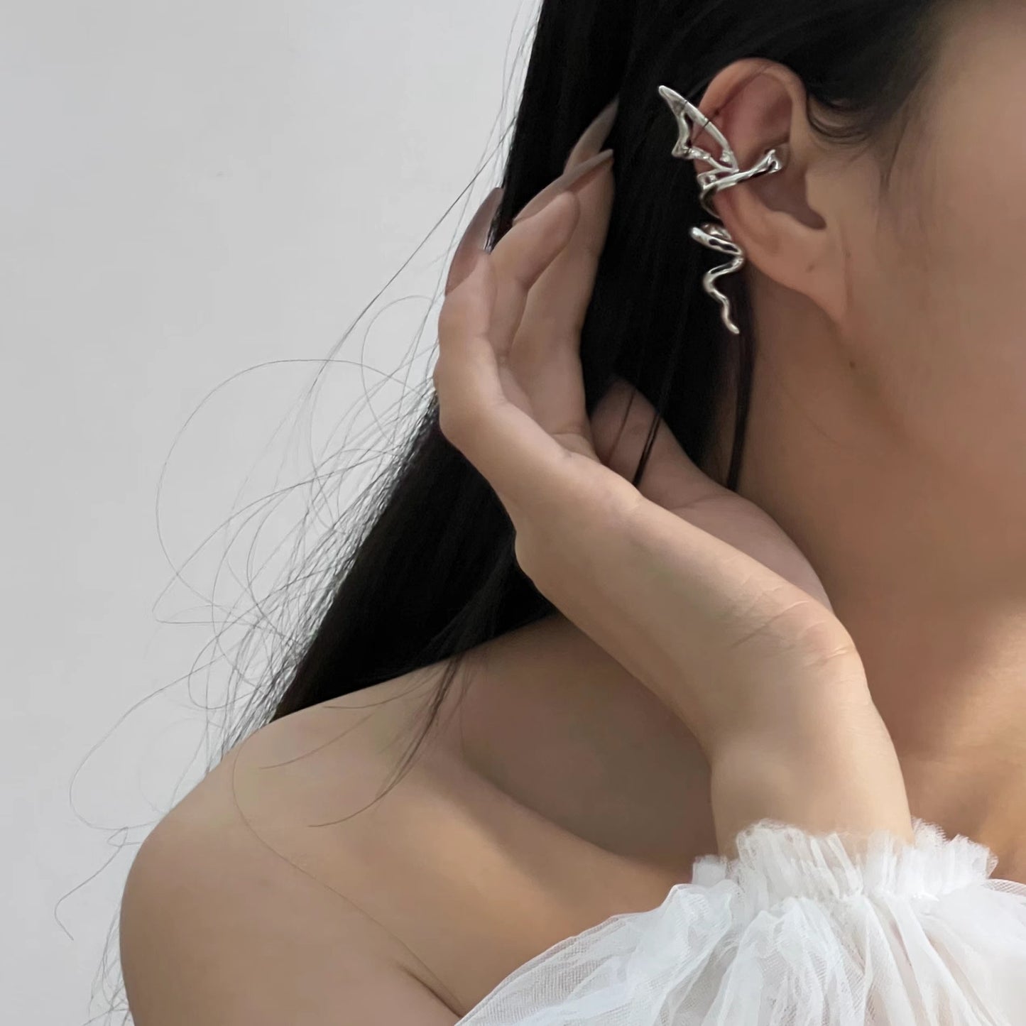 Original Lingdie exaggerated twisted long earrings ins with a sense of niche design High level popular online earrings