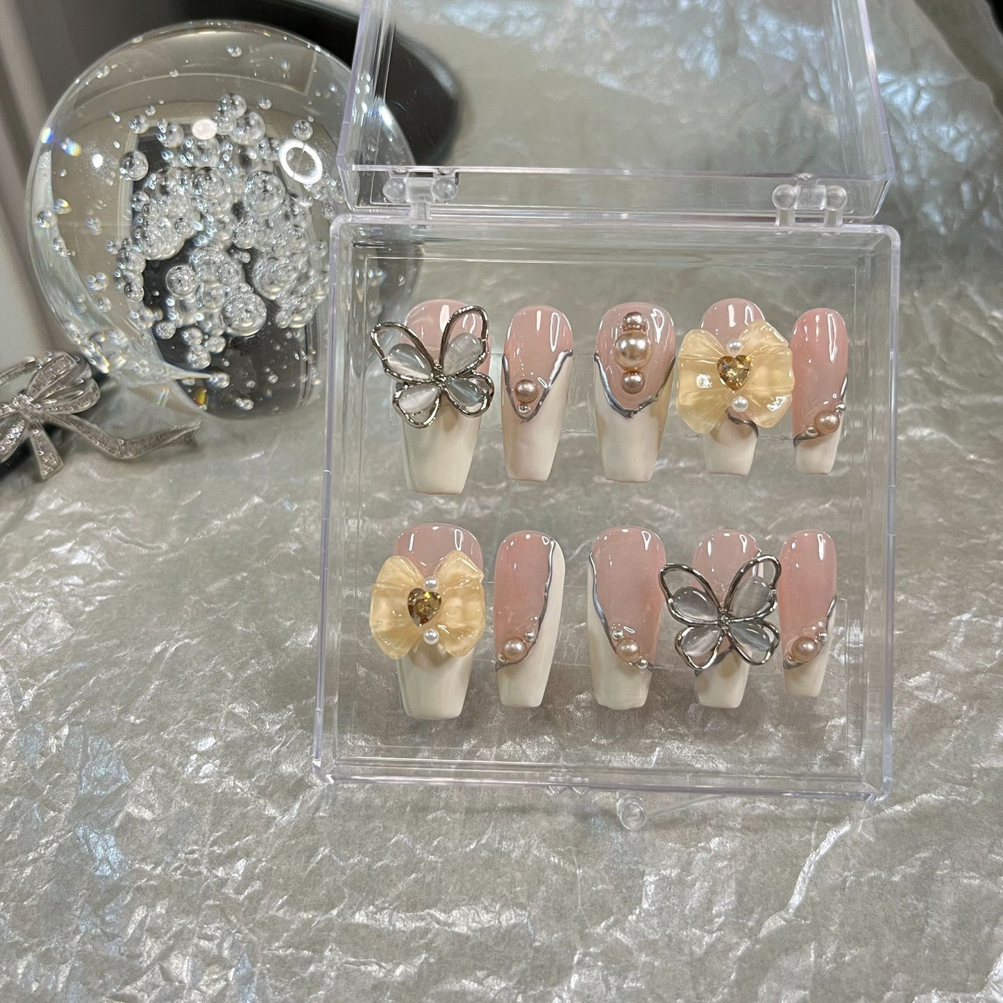 Hand-worn armor, T-shaped metal opal butterfly, super temperament, super white, available for pregnant women and students