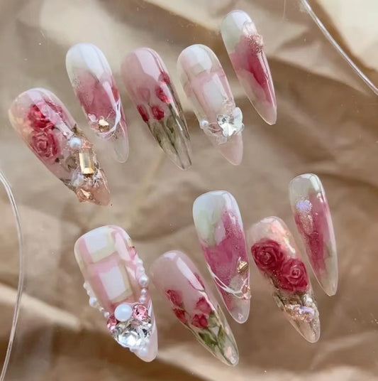 Temperament appears white, pure desire, gentle atmosphere, hand-painted watercolor, halo dyed rose lines, checkered explosive glitter, diamond ball, wearing armor