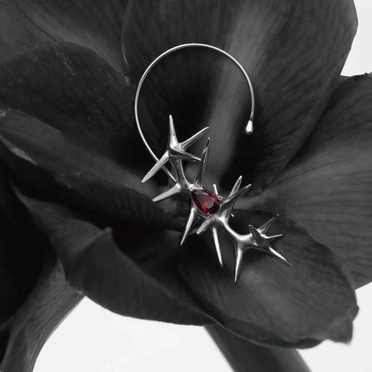 Unique design of niche cyberfuturistic thick plated platinum thorn series heteromorphic biological ear clip