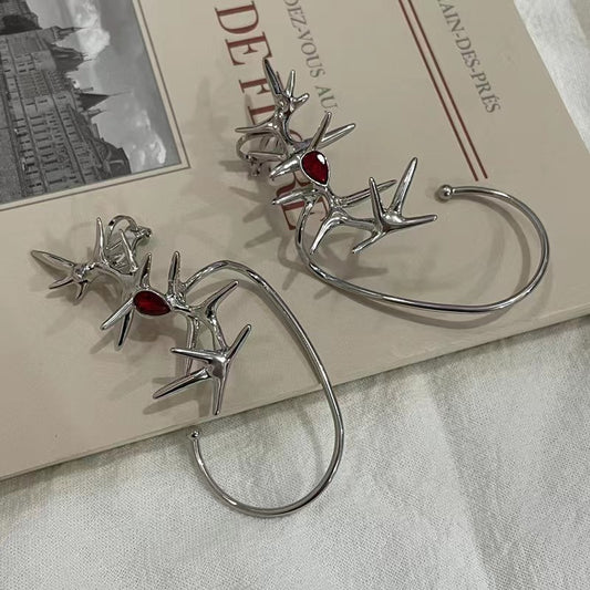 Unique design of niche cyberfuturistic thick plated platinum thorn series heteromorphic biological ear clip