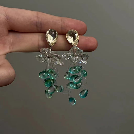 Inn Sen Girls' Clear Acrylic Flower Design Sense Small Ear Studs and Earrings