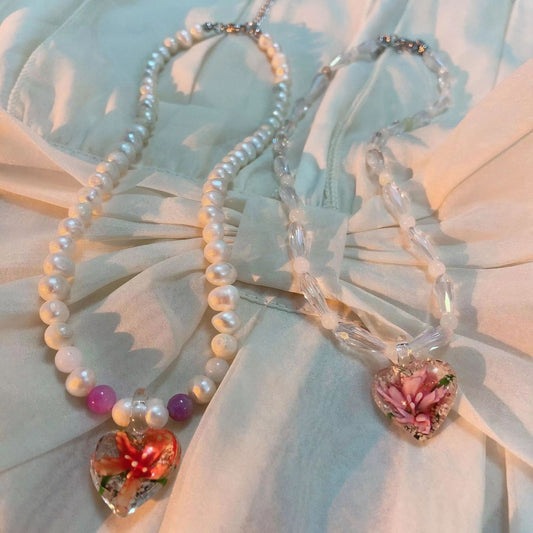A niche design that feels sweet and cool. Colorful crystal pearl love pendant necklace, Choker non collision style