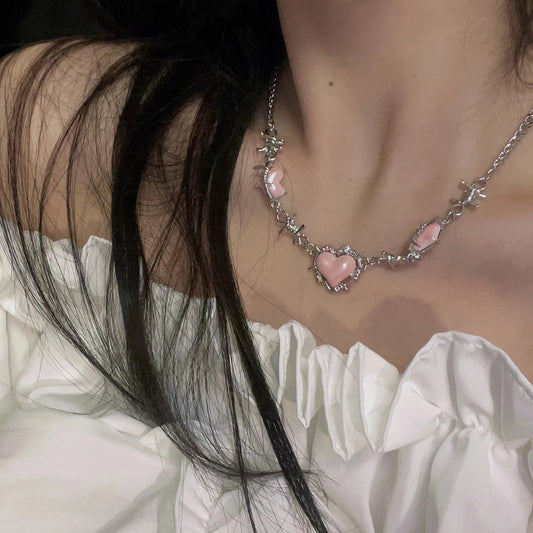 Romantic Peach Heart~Sweet Cool Thorn Love Necklace for Women with High Design Sense, Small and Luxury Y2K Pearl Collar Chain