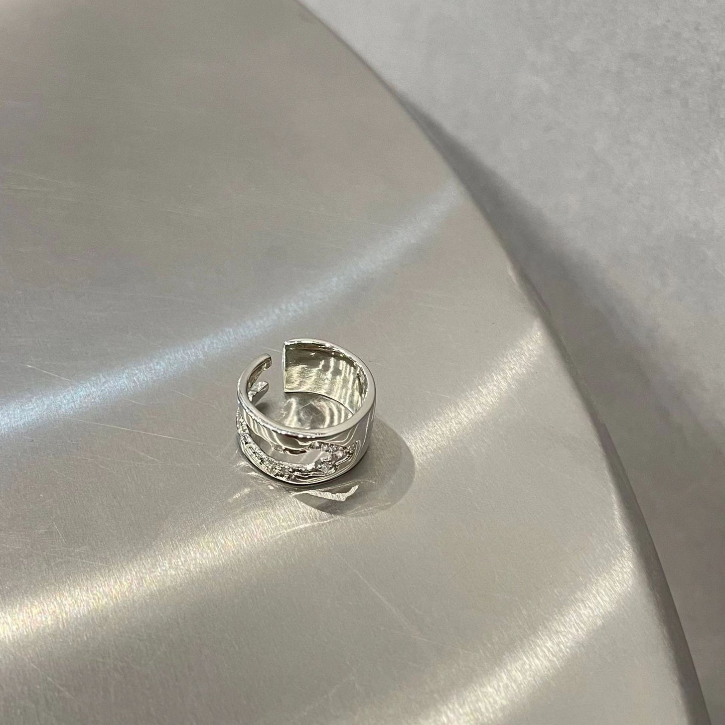 Cyclic ring design for female niche, European and American style, fashionable and exaggerated personality, exaggerated personality, 2023 trend, personalized ring