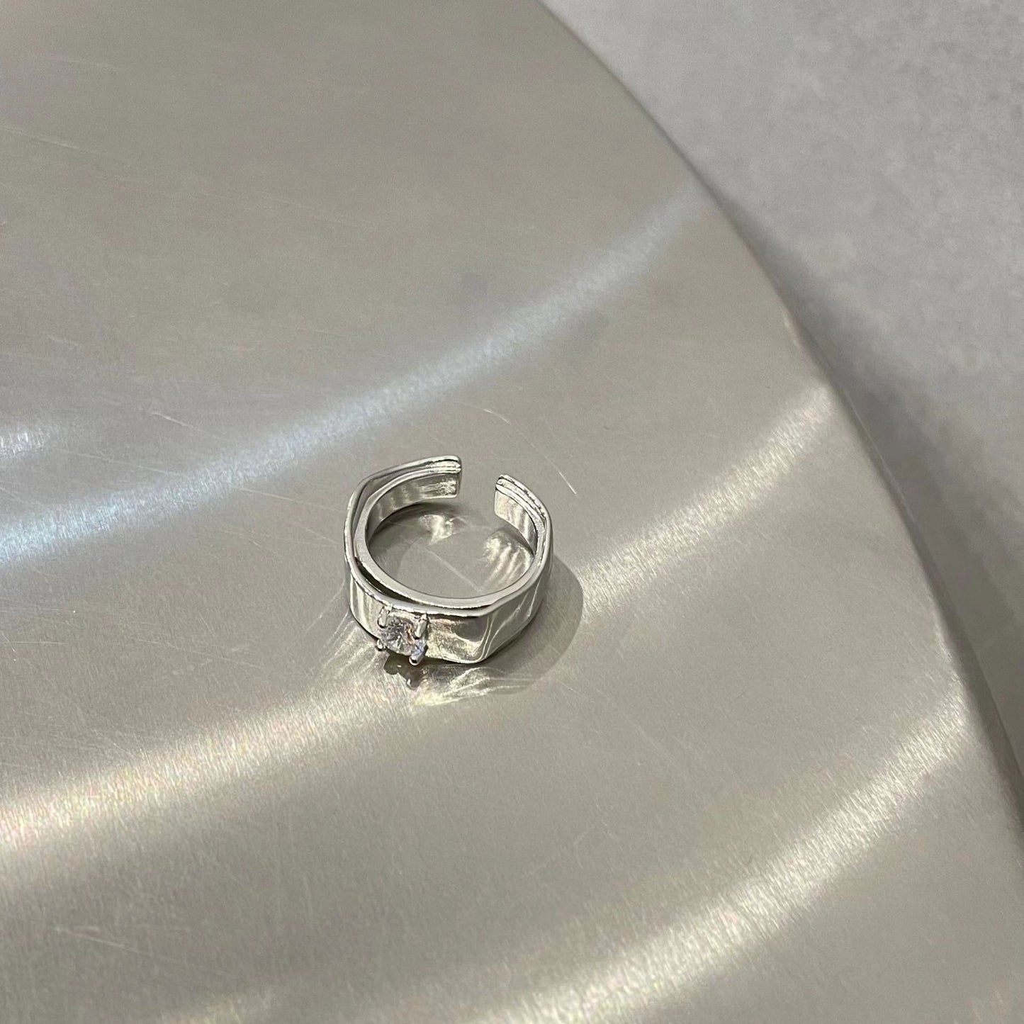 Cyclic ring design for female niche, European and American style, fashionable and exaggerated personality, exaggerated personality, 2023 trend, personalized ring
