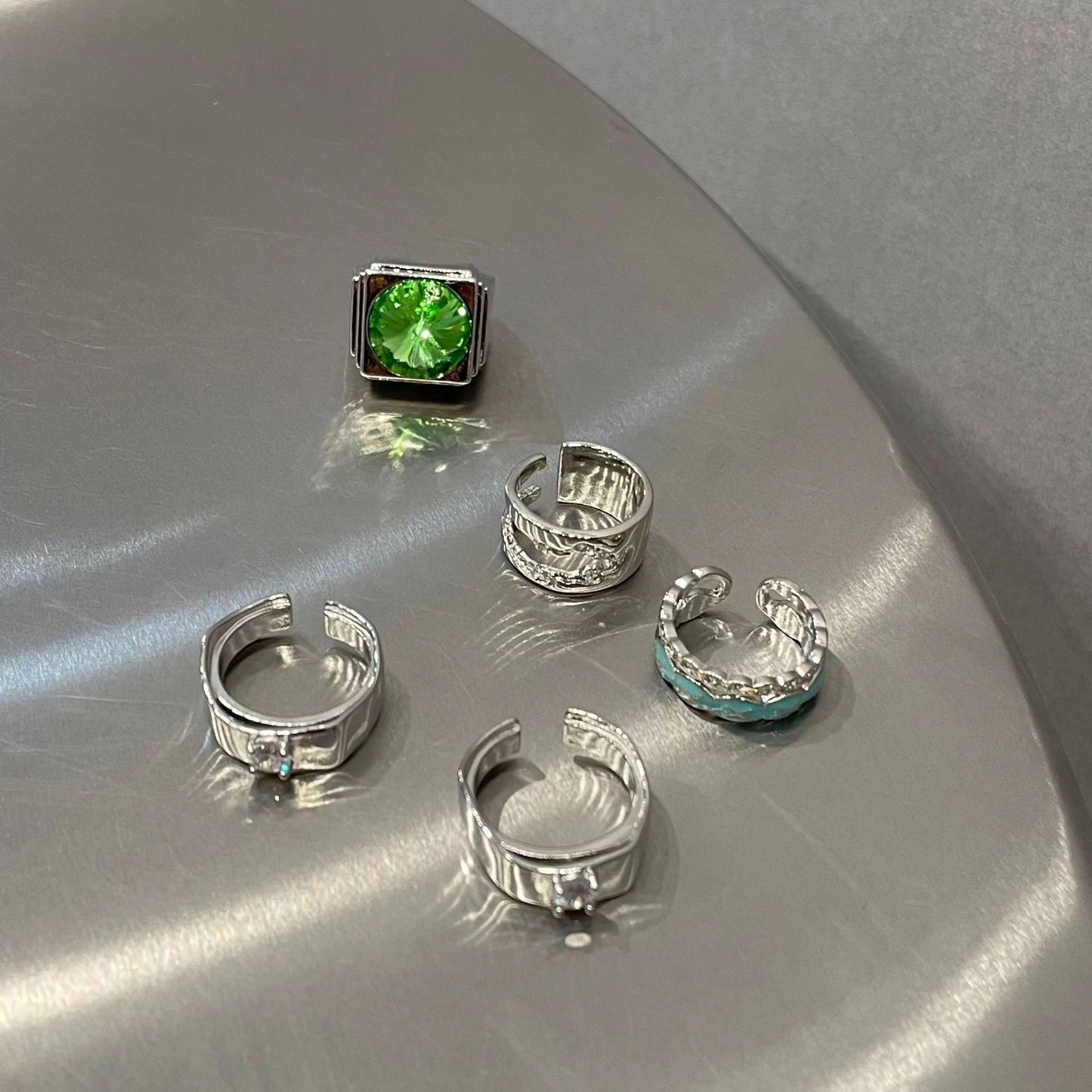 Cyclic ring design for female niche, European and American style, fashionable and exaggerated personality, exaggerated personality, 2023 trend, personalized ring