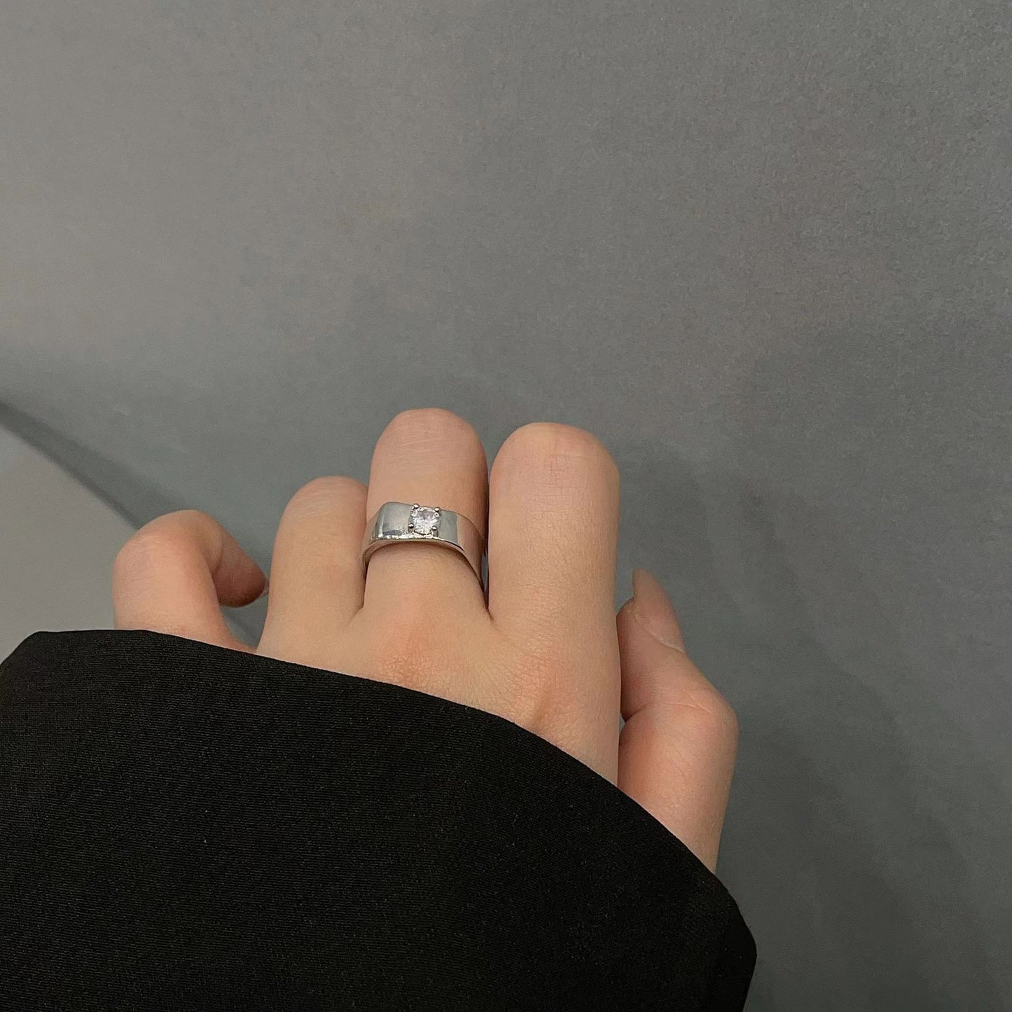 Cyclic ring design for female niche, European and American style, fashionable and exaggerated personality, exaggerated personality, 2023 trend, personalized ring