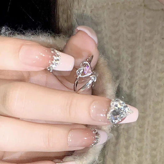 The Little Red Book is the same as the niche diamond inlaid love ring for female students and girls. The Heart Food Ring can be adjusted for the 2023 new model