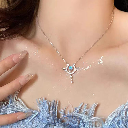 Lanzi Dream Love Angel Pendant Necklace with Luxury and Subtle Design, Exquisite French High Sense Collar Chain Princess