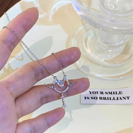 Lanzi Dream Love Angel Pendant Necklace with Luxury and Subtle Design, Exquisite French High Sense Collar Chain Princess