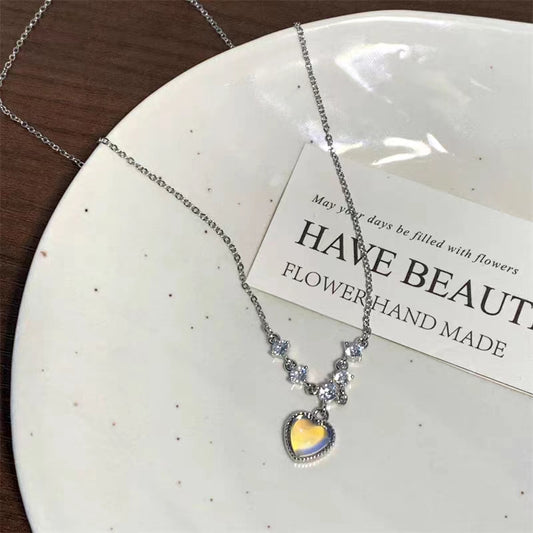 Love Diamond Necklace for Women with Light Luxury and Small Market Design Sense 2023 New High Grade Elegance Clavicle Chain