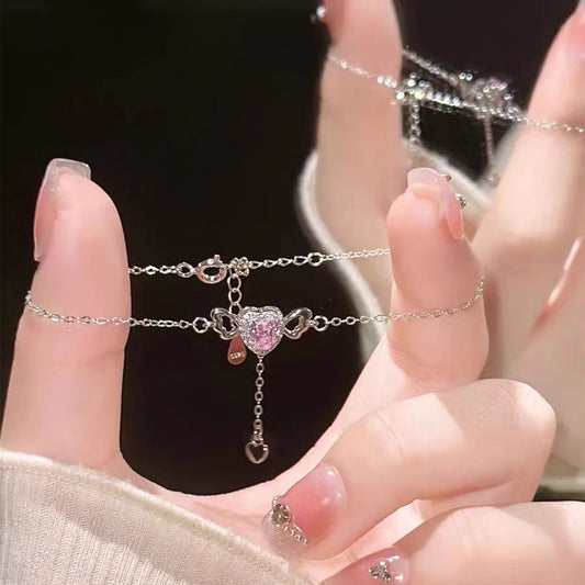 Flower trace love titanium steel necklace 2023 new popular light luxury niche collarbone chain women's high-end necklace accessories trend