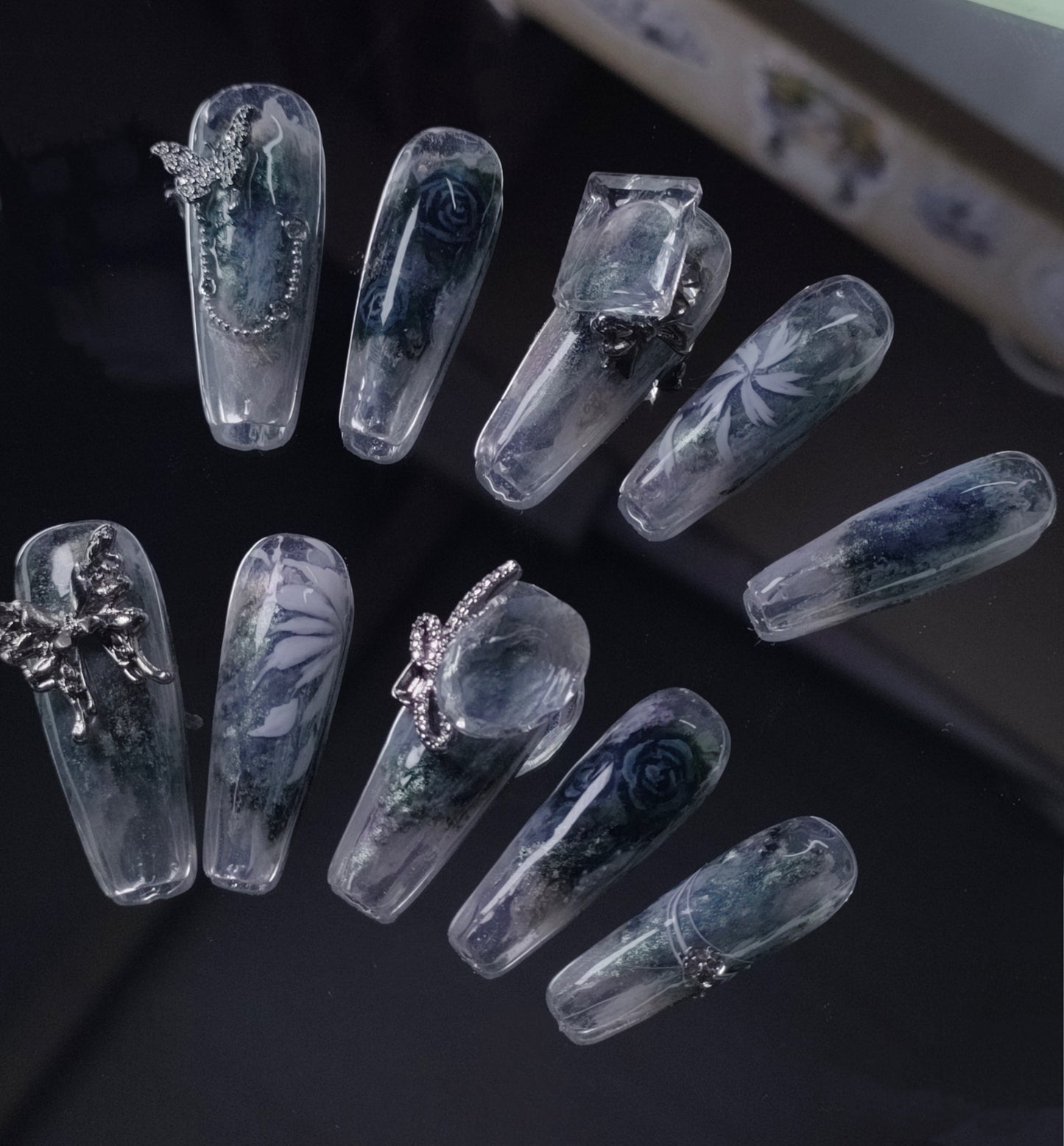 New style of blue halo nail art