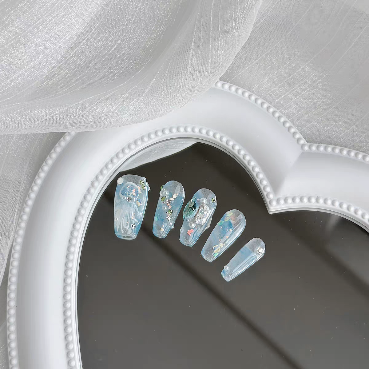 Dream Jellyfish | Pure Handmade Wearing Armor Blue Long Style Halo Dyed Sparkling Pearl Pigeon Egg Display White Hand Painted Explosive Sparkling