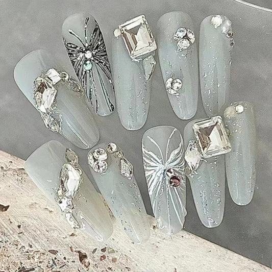 Cat's Eye Fairy aura can be handcrafted to wear high-quality white armor