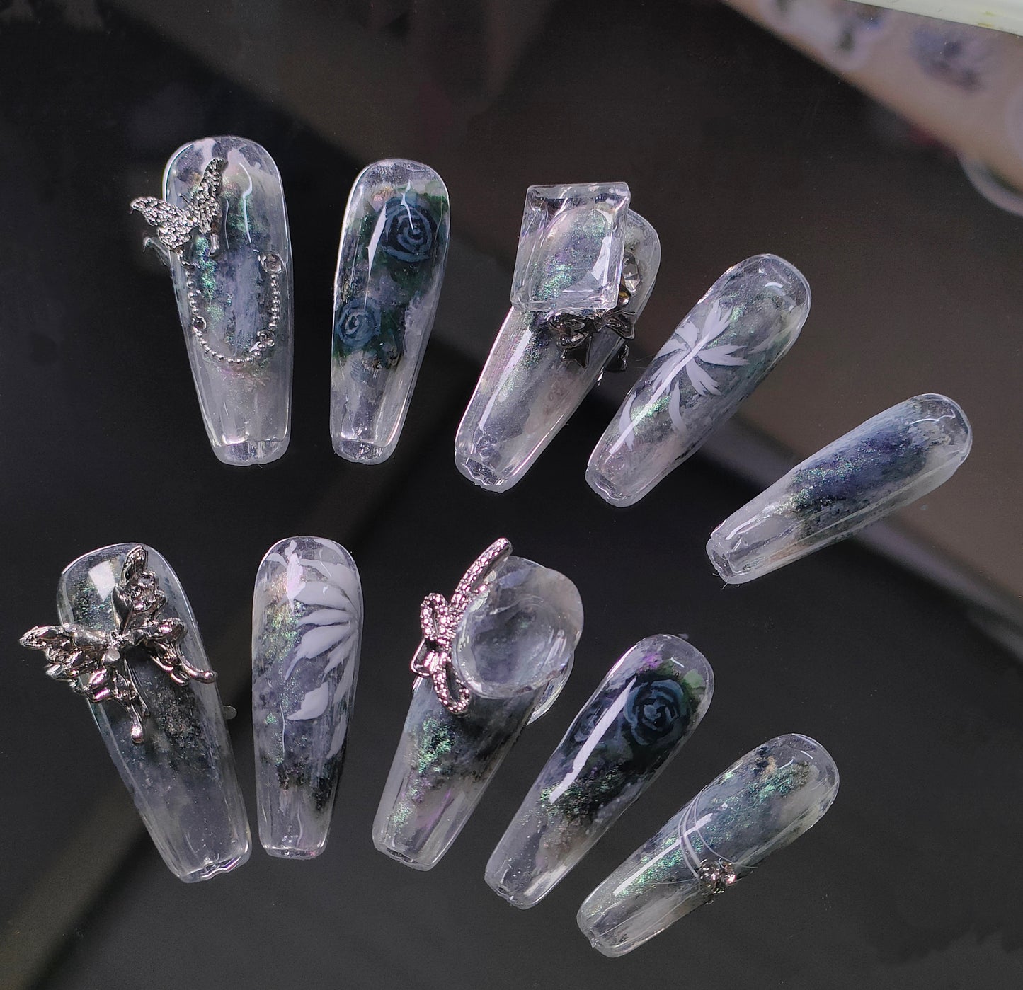 New style of blue halo nail art